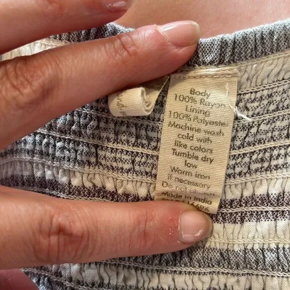 Japna short romper. Size small - Picture 5 of 6